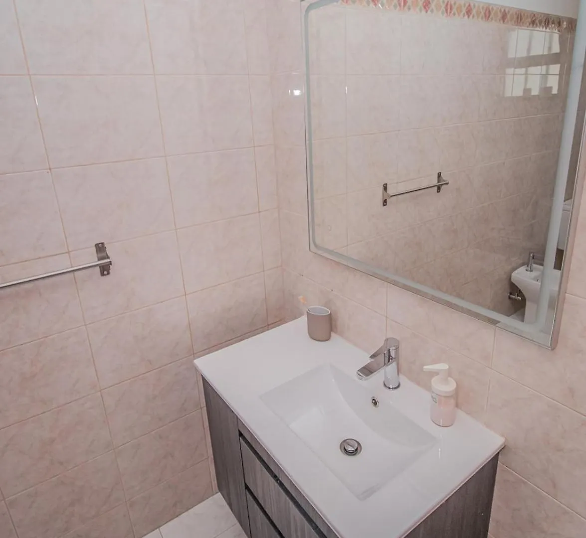Charming Private Rooms In An Apartment A1 Penha - Faro 0*,